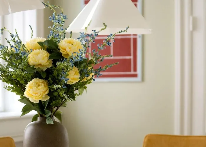 Royal Neighbors - 4 Bedrooms - 2 Bathrooms By Daniel&jacob's