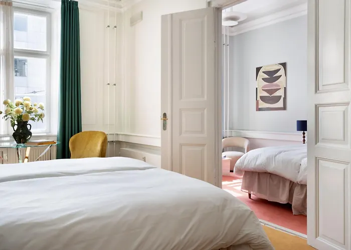 Royal Neighbors - 4 Bedrooms - 2 Bathrooms By Daniel&jacob's