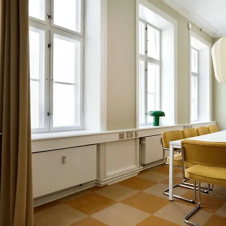 Royal Neighbors - 4 Bedrooms - 2 Bathrooms Apartmán