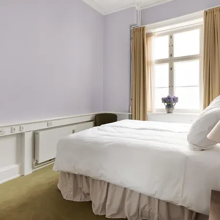Royal Neighbors - 4 Bedrooms - 2 Bathrooms *