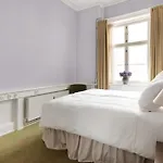 Royal Neighbors - 4 Bedrooms - 2 Bathrooms *