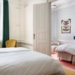 Royal Neighbors - 4 Bedrooms - 2 Bathrooms